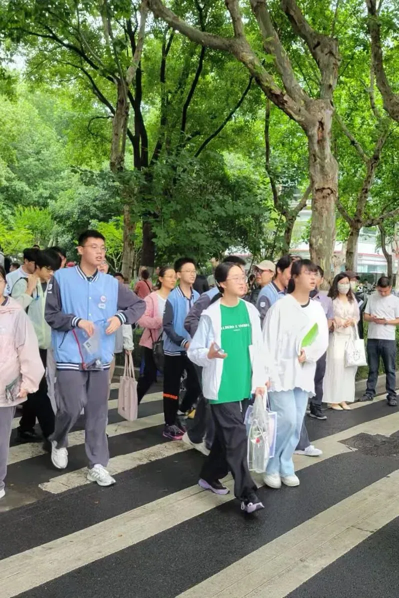 直击现场!南京中考作文出炉-第4张图片-四季读书网 直击现场!南京中考作文出炉-第4张图片-四季读书网