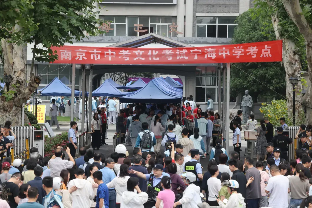直击现场!南京中考作文出炉-第20张图片-四季读书网 直击现场!南京中考作文出炉-第20张图片-四季读书网