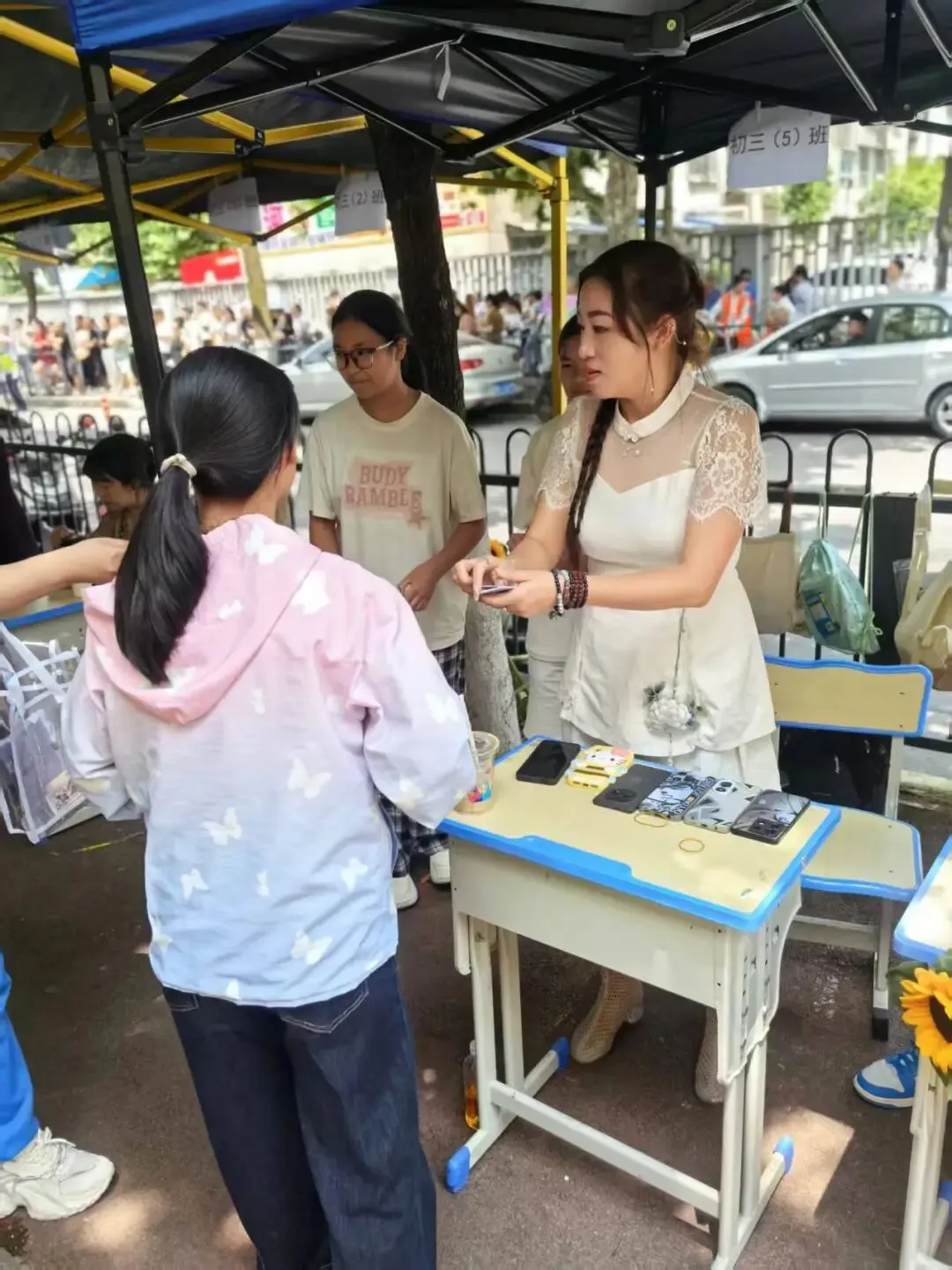 温情护航送中考 少年执笔绽芳华——贵阳市第三十四中学2026届初三暖心送考纪实-第25张图片-四季读书网