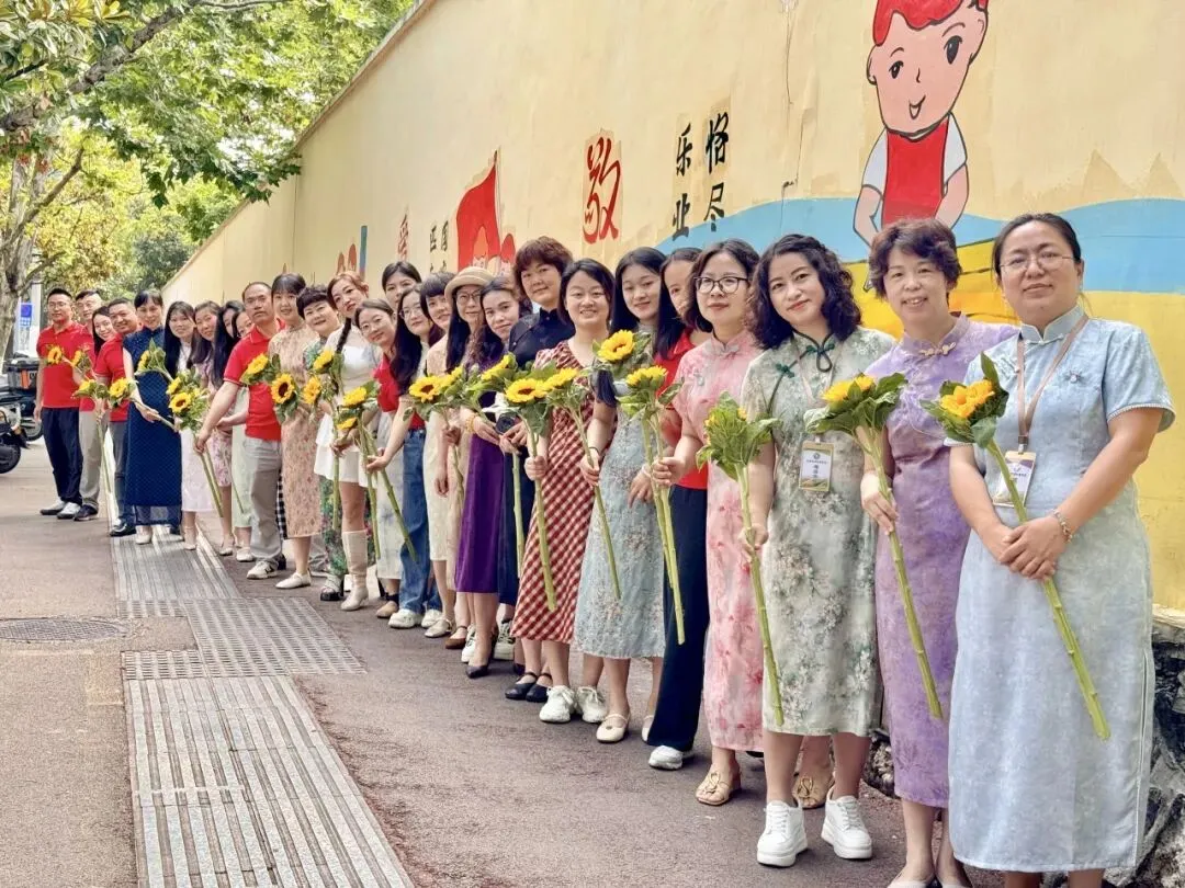 温情护航送中考 少年执笔绽芳华——贵阳市第三十四中学2026届初三暖心送考纪实-第29张图片-四季读书网