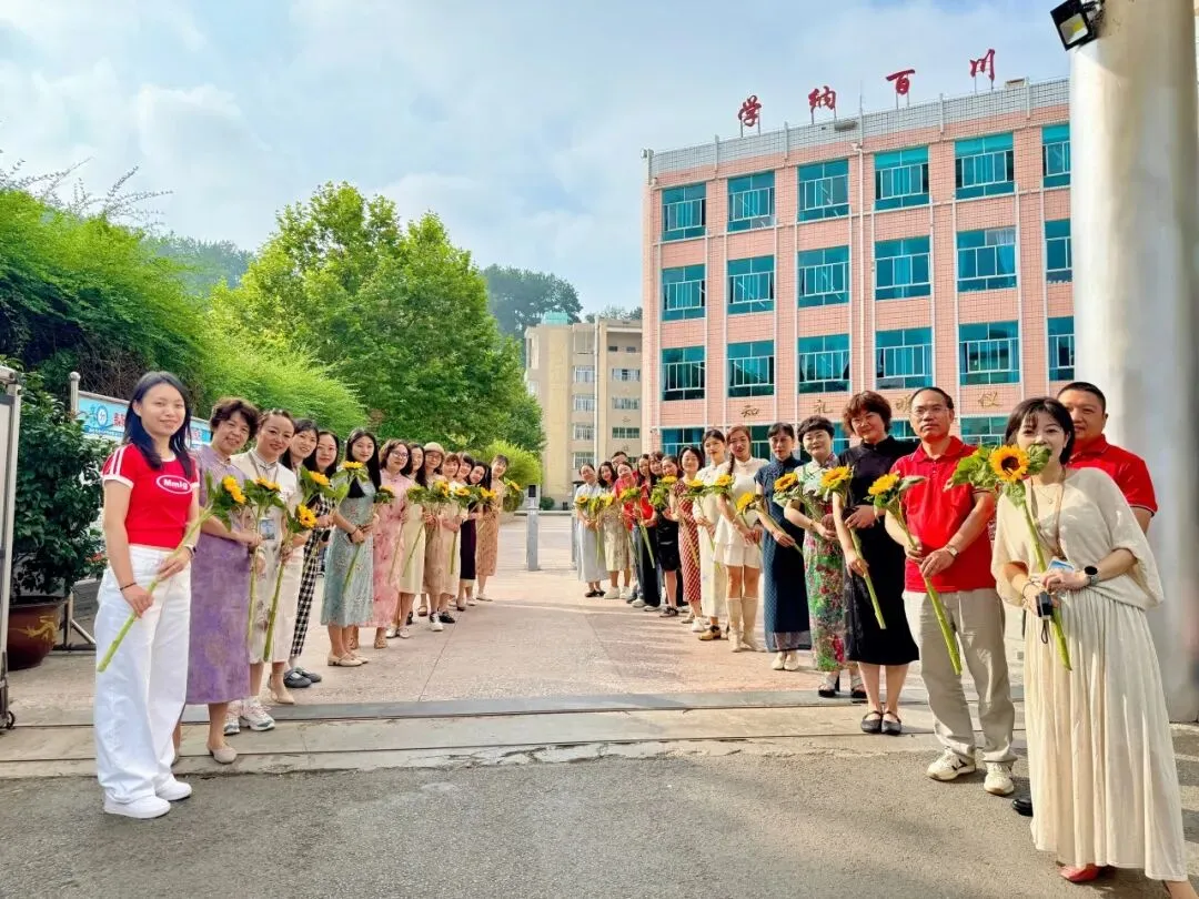 温情护航送中考 少年执笔绽芳华——贵阳市第三十四中学2026届初三暖心送考纪实-第30张图片-四季读书网