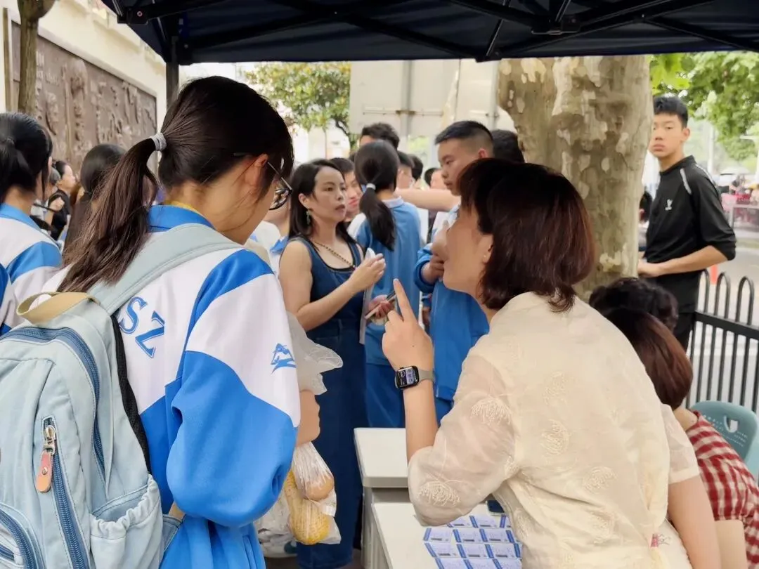 温情护航送中考 少年执笔绽芳华——贵阳市第三十四中学2026届初三暖心送考纪实-第33张图片-四季读书网