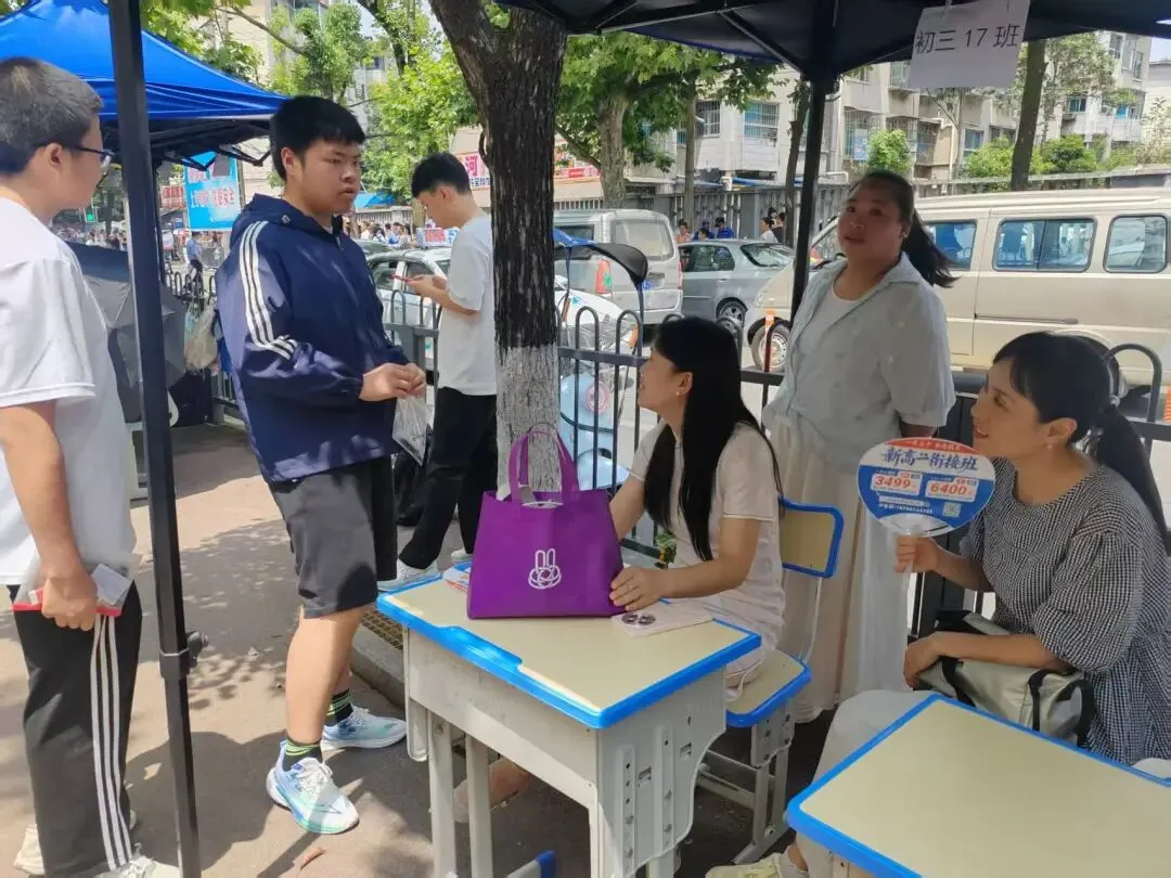 温情护航送中考 少年执笔绽芳华——贵阳市第三十四中学2026届初三暖心送考纪实-第34张图片-四季读书网