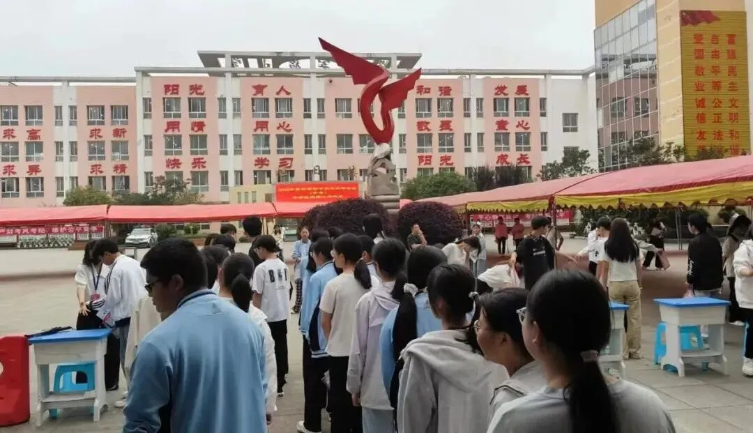 中考首日平稳有序!平坝4051名考生顺利开考-第2张图片-四季读书网