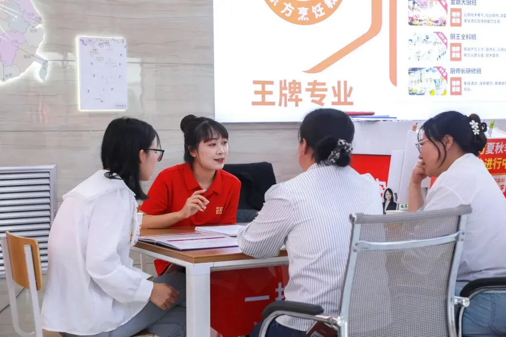 【现场直击】中考后择校高峰来了,甘肃新东方高级技工学校报名火热进行中-第14张图片-四季读书网 【现场直击】中考后择校高峰来了,甘肃新东方高级技工学校报名火热进行中-第14张图片-四季读书网