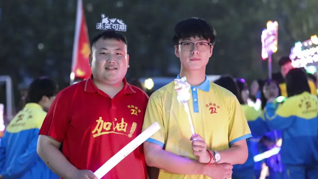 【2026驰骋中考9️⃣星夜出征】英华学子向星辰遥望的眼眸里,闪烁着似锦前程~-第16张图片-四季读书网