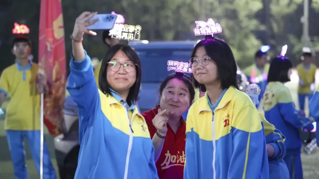 【2026驰骋中考9️⃣星夜出征】英华学子向星辰遥望的眼眸里,闪烁着似锦前程~-第19张图片-四季读书网