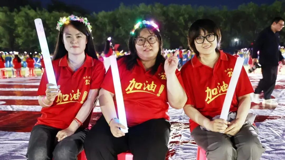 【2026驰骋中考9️⃣星夜出征】英华学子向星辰遥望的眼眸里,闪烁着似锦前程~-第21张图片-四季读书网