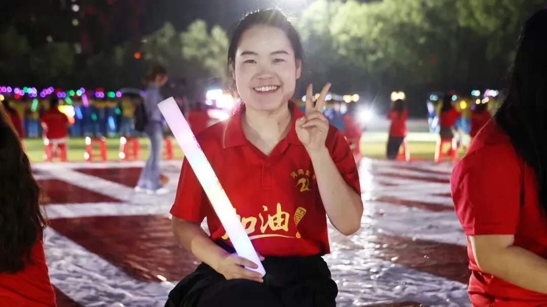 【2026驰骋中考9️⃣星夜出征】英华学子向星辰遥望的眼眸里,闪烁着似锦前程~-第25张图片-四季读书网