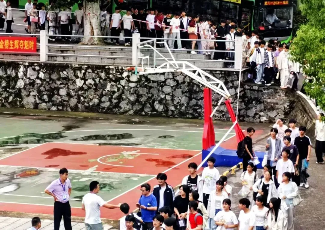 黄冈市2026年中考武穴市梅川高中考点 坦然面对人生大考,预祝大家考出好成绩!-第3张图片-四季读书网