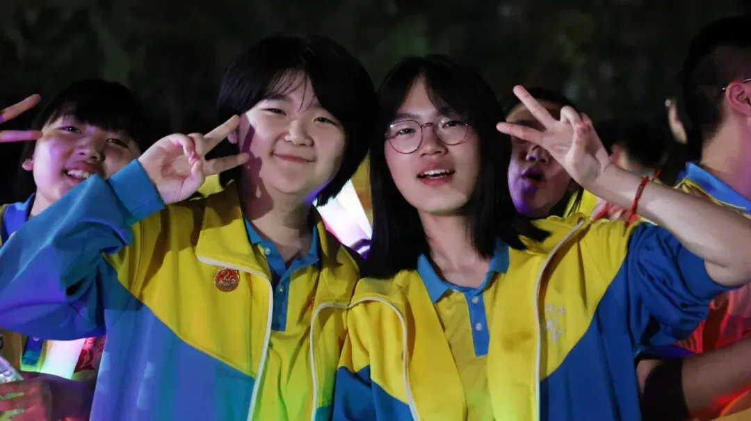 【2026驰骋中考9️⃣星夜出征】英华学子向星辰遥望的眼眸里,闪烁着似锦前程~-第29张图片-四季读书网