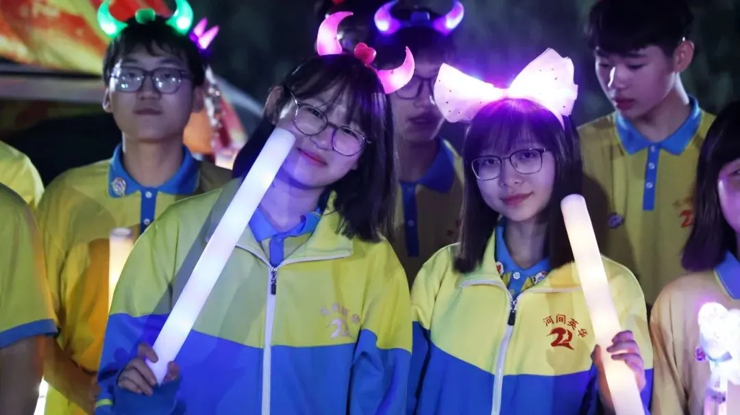 【2026驰骋中考9️⃣星夜出征】英华学子向星辰遥望的眼眸里,闪烁着似锦前程~-第30张图片-四季读书网