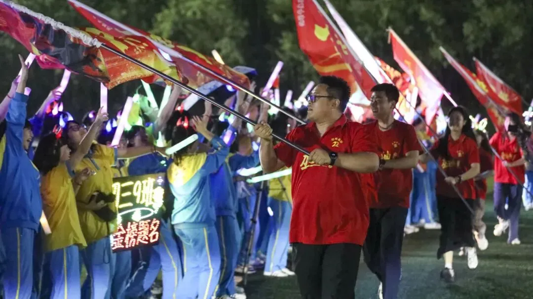 【2026驰骋中考9️⃣星夜出征】英华学子向星辰遥望的眼眸里,闪烁着似锦前程~-第44张图片-四季读书网