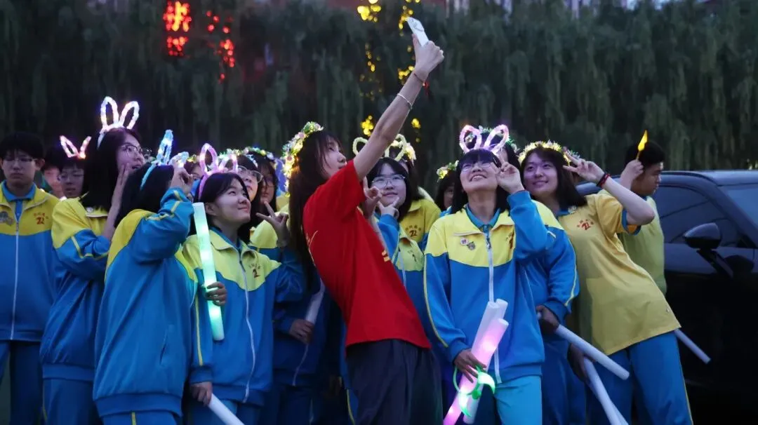 【2026驰骋中考9️⃣星夜出征】英华学子向星辰遥望的眼眸里,闪烁着似锦前程~-第61张图片-四季读书网