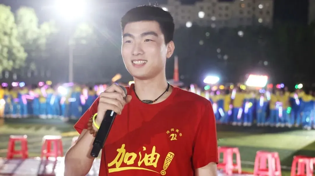 【2026驰骋中考9️⃣星夜出征】英华学子向星辰遥望的眼眸里,闪烁着似锦前程~-第69张图片-四季读书网