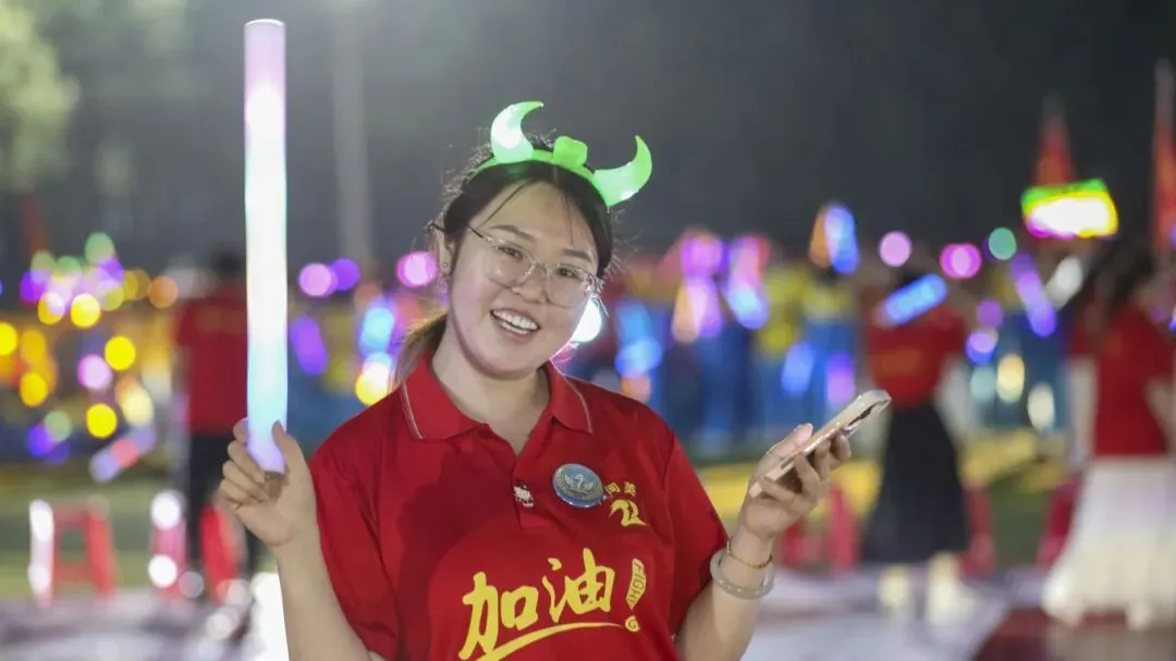 【2026驰骋中考9️⃣星夜出征】英华学子向星辰遥望的眼眸里,闪烁着似锦前程~-第70张图片-四季读书网