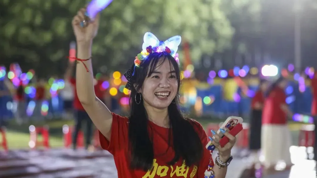 【2026驰骋中考9️⃣星夜出征】英华学子向星辰遥望的眼眸里,闪烁着似锦前程~-第72张图片-四季读书网