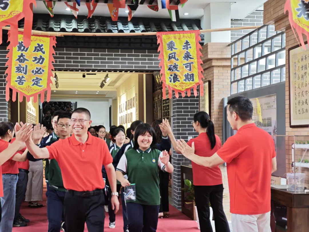 中考首日,少年加油!2300余名常山学子筑梦青春-第3张图片-四季读书网