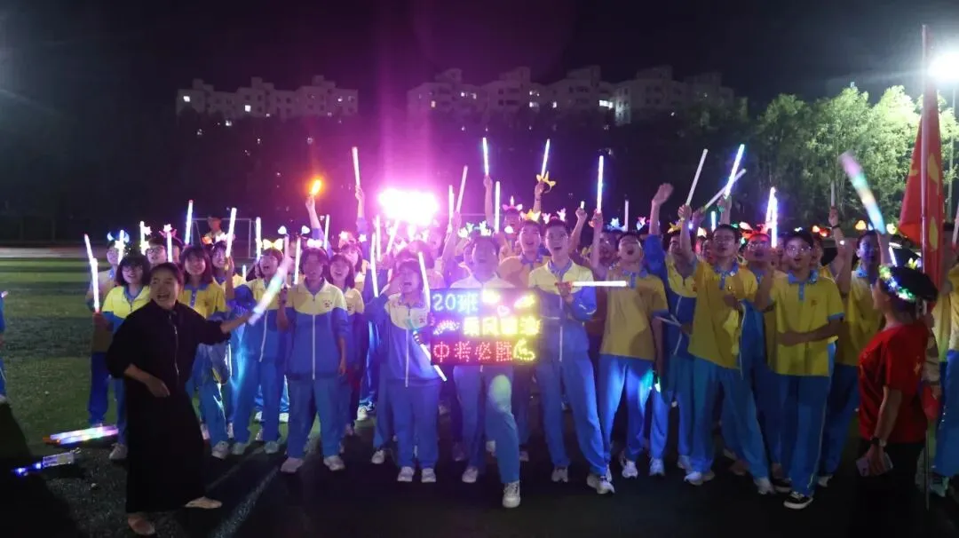 【2026驰骋中考9️⃣星夜出征】英华学子向星辰遥望的眼眸里,闪烁着似锦前程~-第87张图片-四季读书网