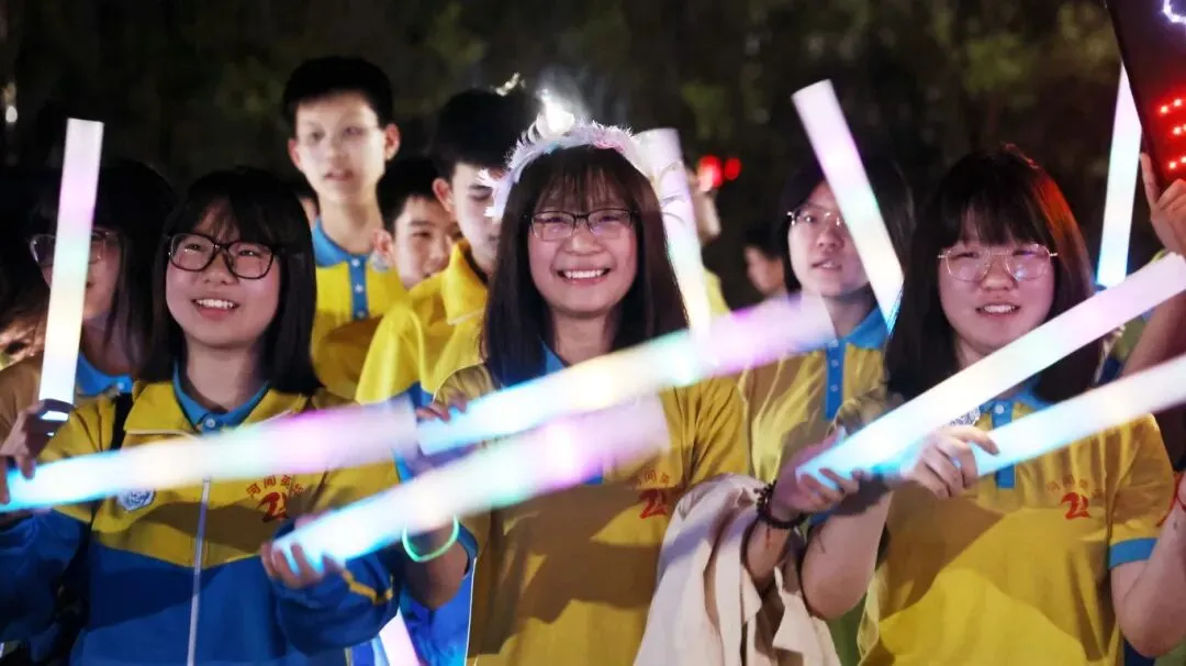 【2026驰骋中考9️⃣星夜出征】英华学子向星辰遥望的眼眸里,闪烁着似锦前程~-第92张图片-四季读书网