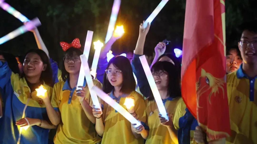 【2026驰骋中考9️⃣星夜出征】英华学子向星辰遥望的眼眸里,闪烁着似锦前程~-第94张图片-四季读书网