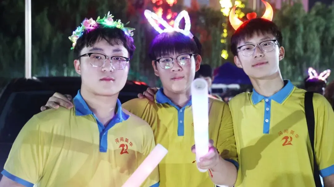 【2026驰骋中考9️⃣星夜出征】英华学子向星辰遥望的眼眸里,闪烁着似锦前程~-第104张图片-四季读书网