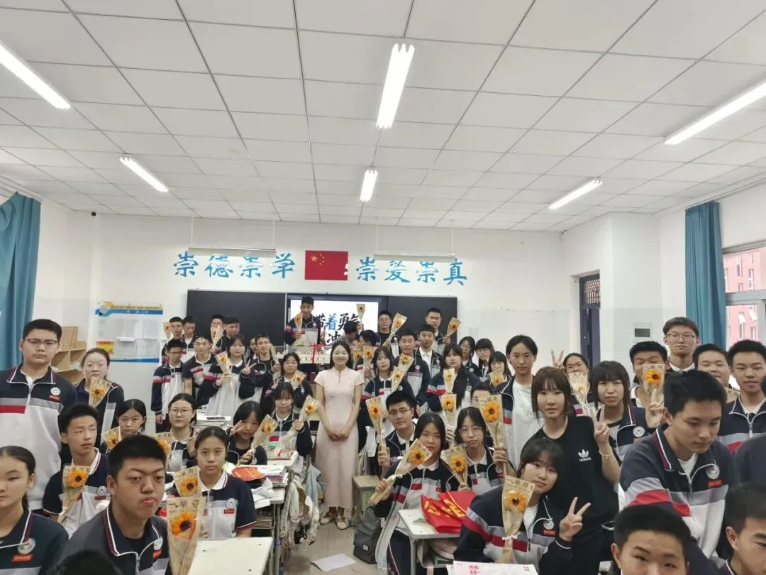 【附中经开||德育】逐梦中考不负韶华 温情典礼奔赴山海 ——我校举行2026届毕业典礼-第4张图片-四季读书网 【附中经开||德育】逐梦中考不负韶华 温情典礼奔赴山海 ——我校举行2026届毕业典礼-第4张图片-四季读书网