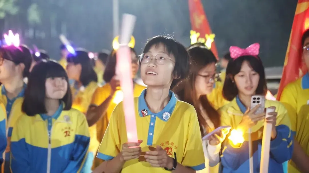 【2026驰骋中考9️⃣星夜出征】英华学子向星辰遥望的眼眸里,闪烁着似锦前程~-第112张图片-四季读书网