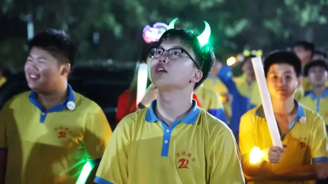 【2026驰骋中考9️⃣星夜出征】英华学子向星辰遥望的眼眸里,闪烁着似锦前程~-第113张图片-四季读书网