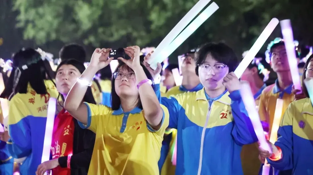 【2026驰骋中考9️⃣星夜出征】英华学子向星辰遥望的眼眸里,闪烁着似锦前程~-第114张图片-四季读书网