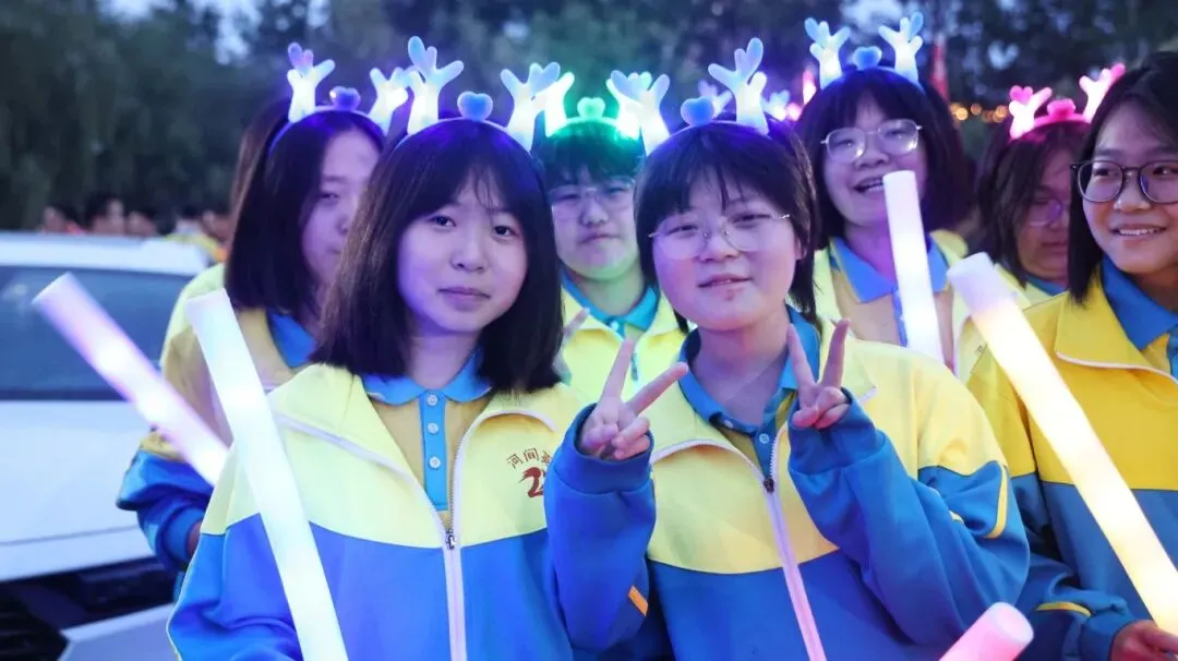 【2026驰骋中考9️⃣星夜出征】英华学子向星辰遥望的眼眸里,闪烁着似锦前程~-第127张图片-四季读书网