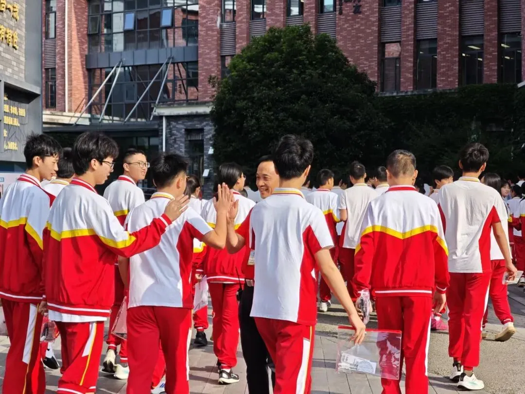 中考首日|红装送考,温暖护航!端棻少年出征-第7张图片-四季读书网 中考首日|红装送考,温暖护航!端棻少年出征-第7张图片-四季读书网