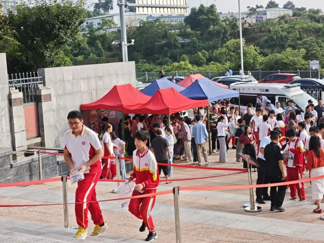 中考首日|红装送考,温暖护航!端棻少年出征-第8张图片-四季读书网 中考首日|红装送考,温暖护航!端棻少年出征-第8张图片-四季读书网