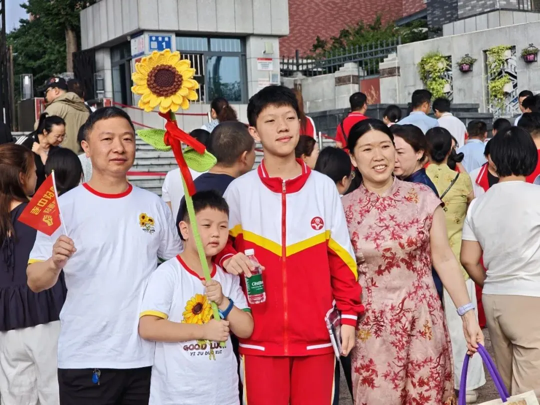 中考首日|红装送考,温暖护航!端棻少年出征-第16张图片-四季读书网 中考首日|红装送考,温暖护航!端棻少年出征-第16张图片-四季读书网