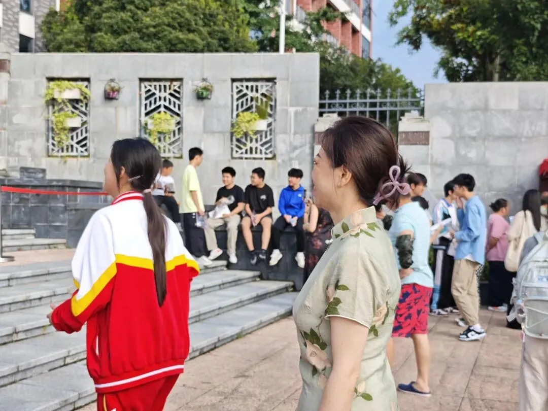 中考首日|红装送考,温暖护航!端棻少年出征-第20张图片-四季读书网 中考首日|红装送考,温暖护航!端棻少年出征-第20张图片-四季读书网