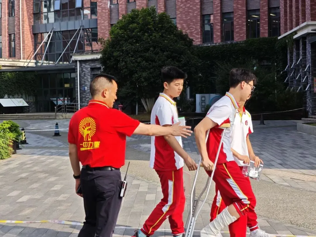 中考首日|红装送考,温暖护航!端棻少年出征-第31张图片-四季读书网 中考首日|红装送考,温暖护航!端棻少年出征-第31张图片-四季读书网