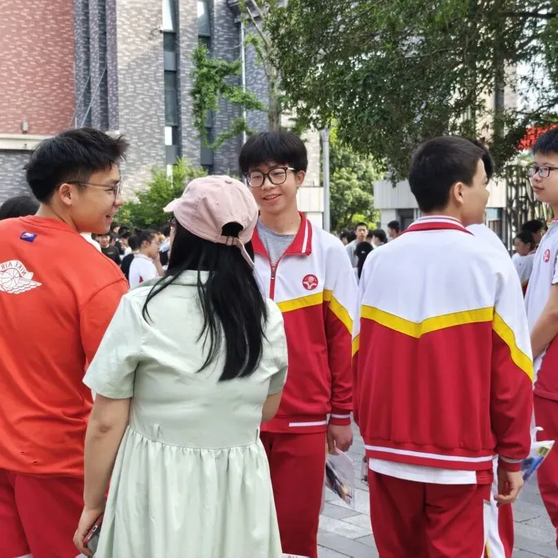中考首日|红装送考,温暖护航!端棻少年出征-第32张图片-四季读书网 中考首日|红装送考,温暖护航!端棻少年出征-第32张图片-四季读书网