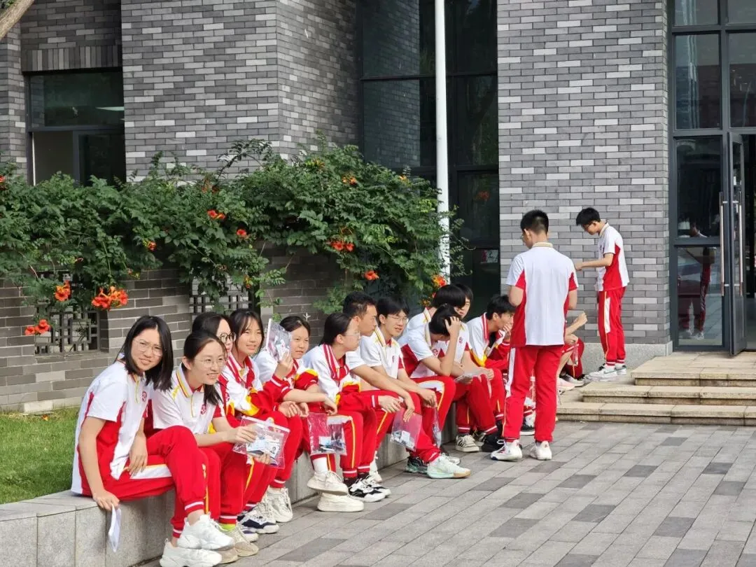 中考首日|红装送考,温暖护航!端棻少年出征-第36张图片-四季读书网 中考首日|红装送考,温暖护航!端棻少年出征-第36张图片-四季读书网