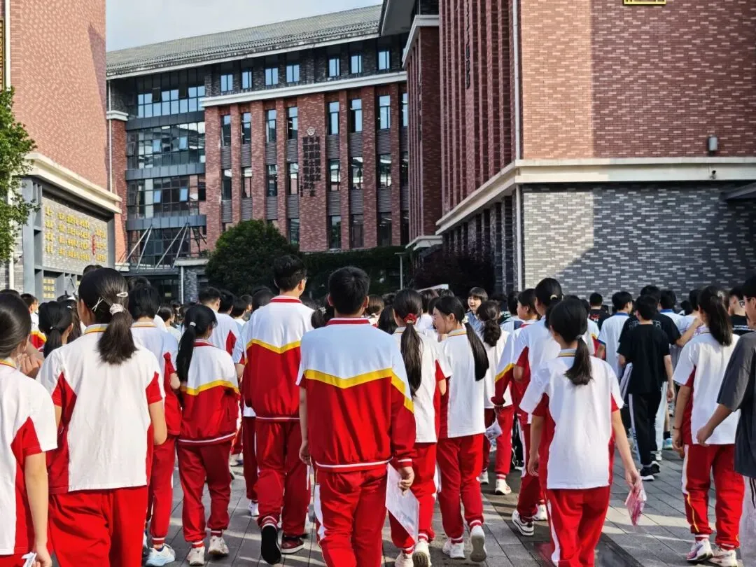 中考首日|红装送考,温暖护航!端棻少年出征-第38张图片-四季读书网 中考首日|红装送考,温暖护航!端棻少年出征-第38张图片-四季读书网
