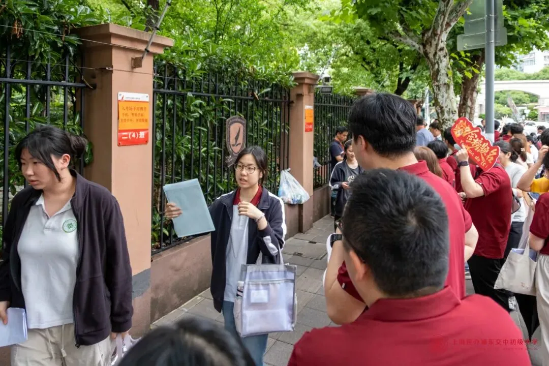 奔赴无悔,守望有爱!|中考首日交中初级送考纪实-第34张图片-四季读书网 奔赴无悔,守望有爱!|中考首日交中初级送考纪实-第34张图片-四季读书网