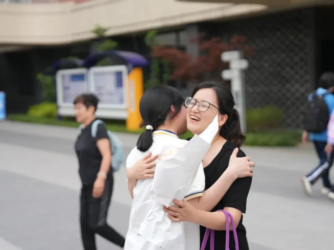 恭喜!中考已拿下!-第6张图片-四季读书网