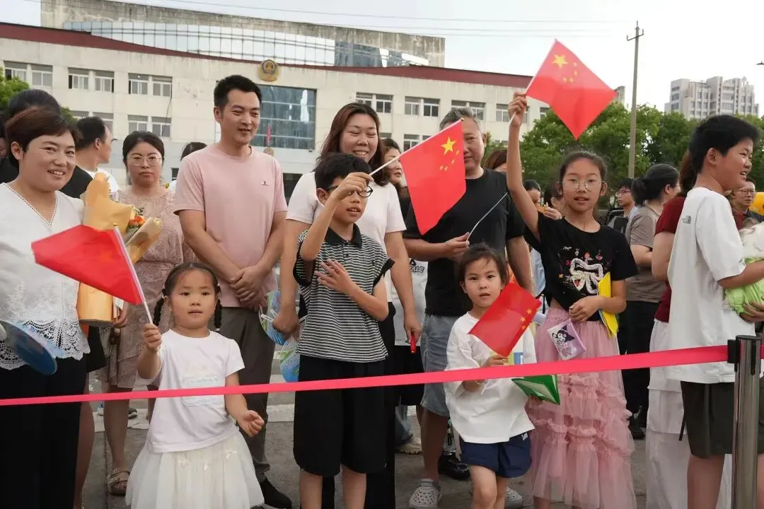 恭喜!中考已拿下!-第12张图片-四季读书网