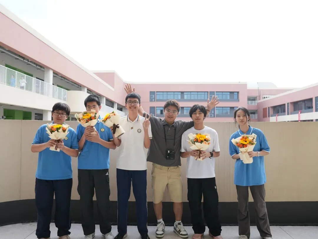 恭喜!中考已拿下!-第19张图片-四季读书网