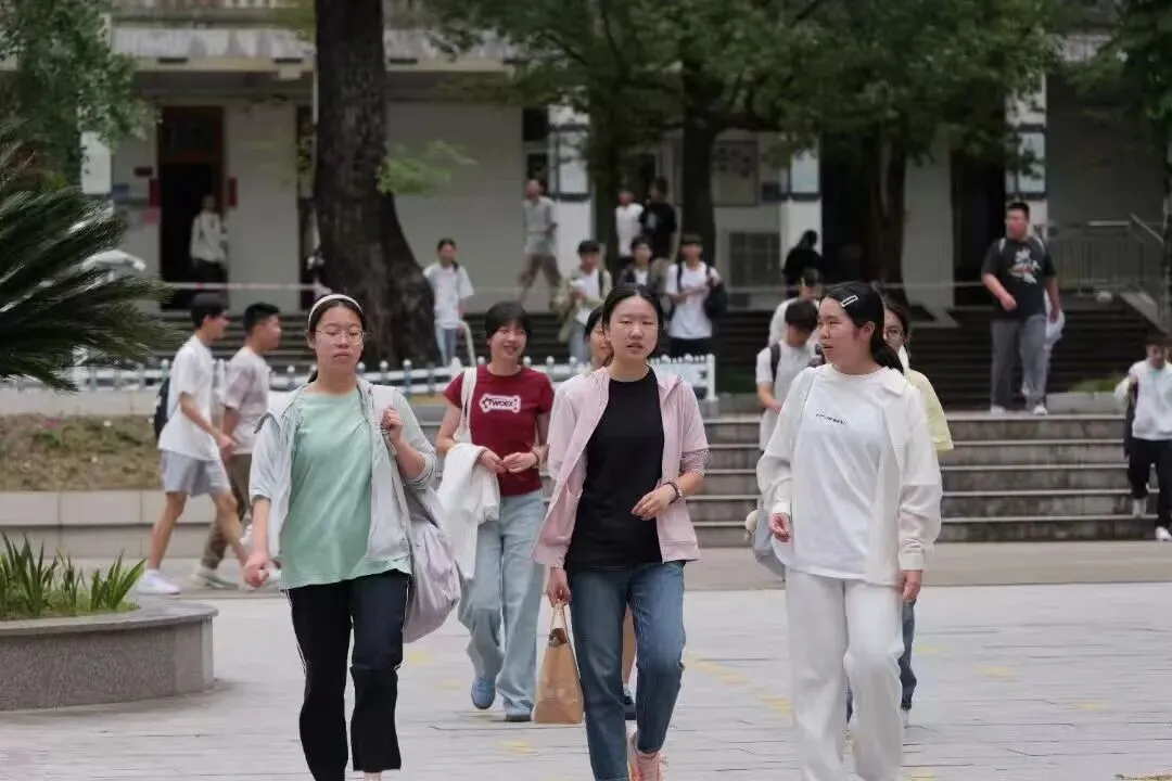 2026松阳中考今天开考,浙江作文题出炉!-第5张图片-四季读书网 2026松阳中考今天开考,浙江作文题出炉!-第5张图片-四季读书网