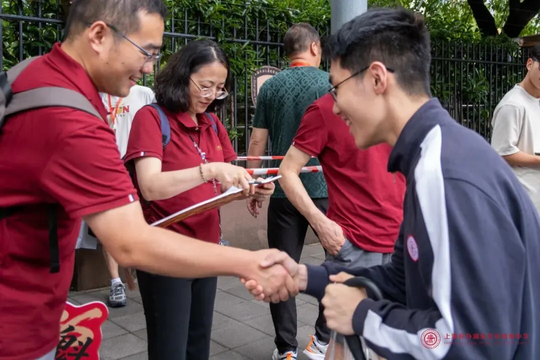 奔赴无悔,守望有爱!|中考首日交中初级送考纪实-第53张图片-四季读书网 奔赴无悔,守望有爱!|中考首日交中初级送考纪实-第53张图片-四季读书网