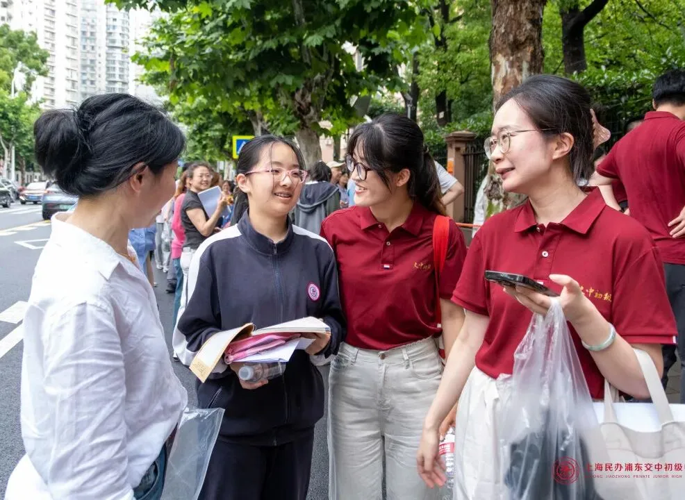 奔赴无悔,守望有爱!|中考首日交中初级送考纪实-第56张图片-四季读书网 奔赴无悔,守望有爱!|中考首日交中初级送考纪实-第56张图片-四季读书网