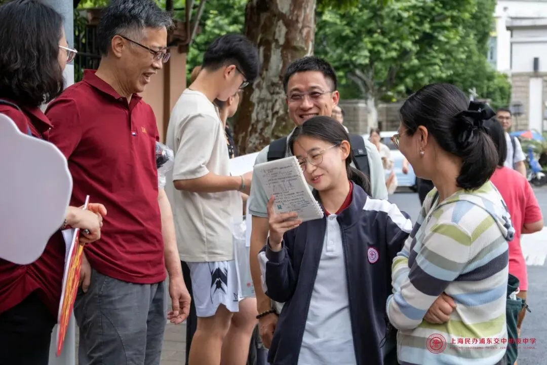 奔赴无悔,守望有爱!|中考首日交中初级送考纪实-第73张图片-四季读书网 奔赴无悔,守望有爱!|中考首日交中初级送考纪实-第73张图片-四季读书网