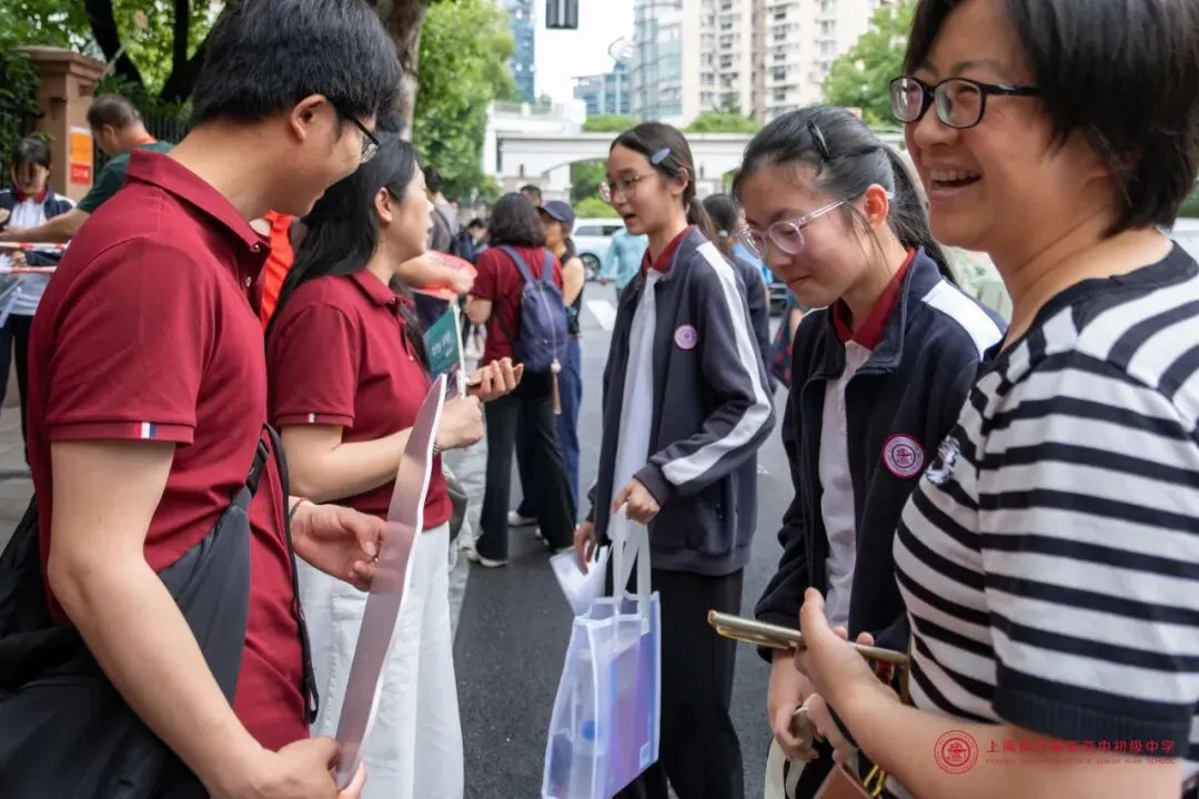 奔赴无悔,守望有爱!|中考首日交中初级送考纪实-第74张图片-四季读书网 奔赴无悔,守望有爱!|中考首日交中初级送考纪实-第74张图片-四季读书网