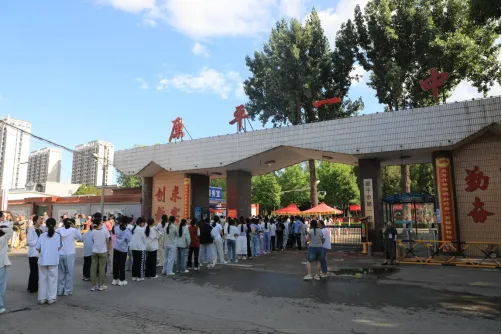少年加油冲!中考首日开考,多图现场直击→-第3张图片-四季读书网 少年加油冲!中考首日开考,多图现场直击→-第3张图片-四季读书网