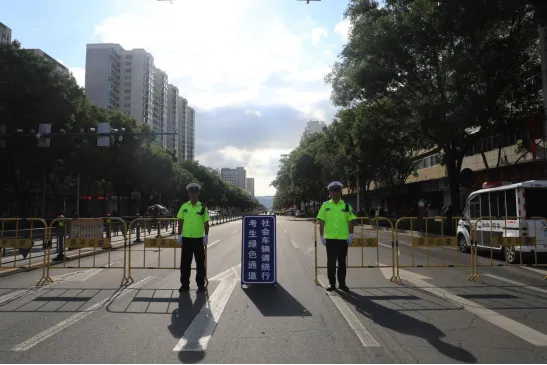 少年加油冲!中考首日开考,多图现场直击→-第15张图片-四季读书网 少年加油冲!中考首日开考,多图现场直击→-第15张图片-四季读书网